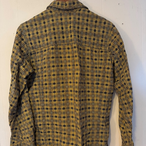 Mountain Hardware Long sleeve button up - Picture 3 of 3